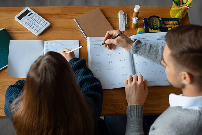 Özel Dersin Gücü: Kişiselleştirilmiş Eğitimle Akademik Başarıya Ulaşmak
