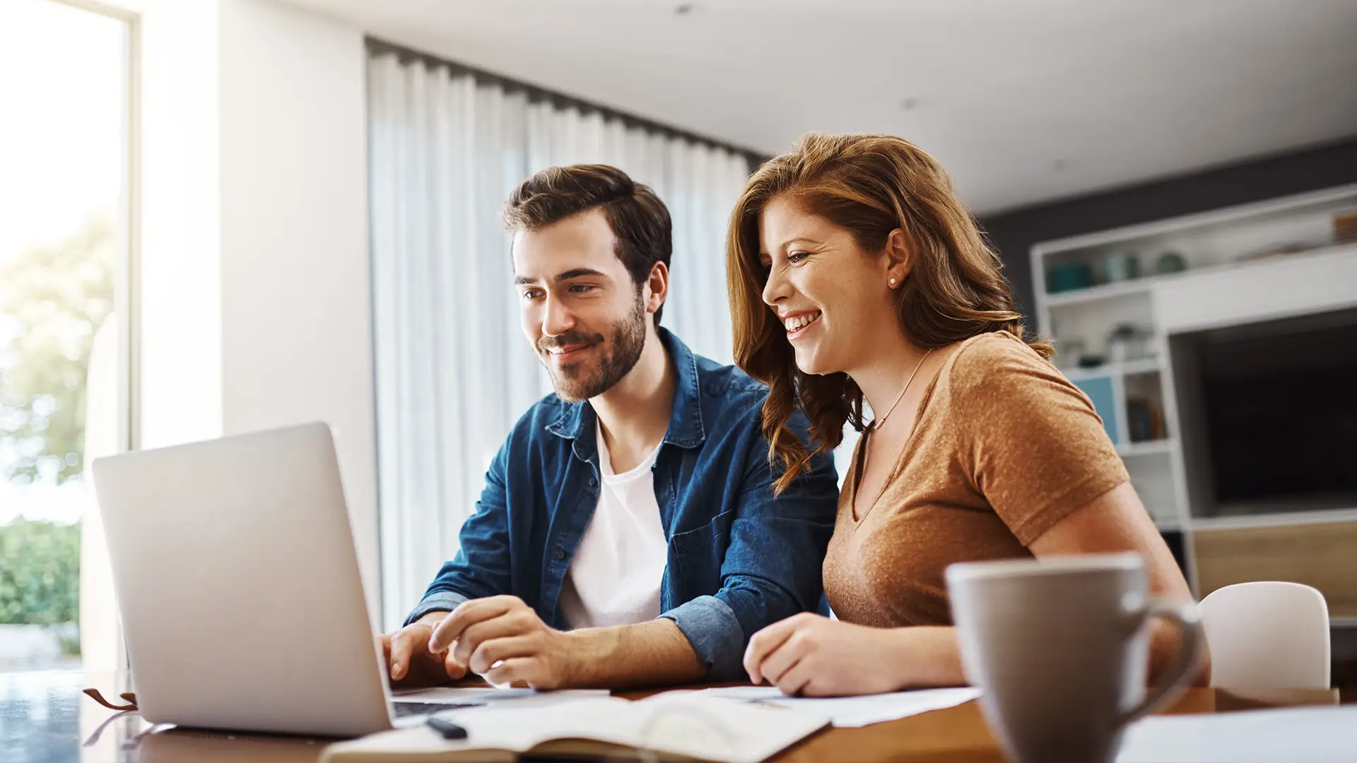 Tek tıkla online hizmet bulmaya dair bir görsel.